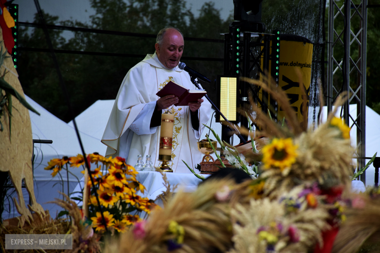 Dożynki gminne w Srebrnej Górze. Były obrzędy dożynkowe, wyścigi traktorów i Miły Pan
