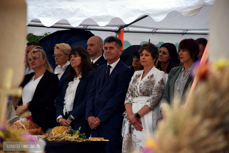 Dożynki gminne w Srebrnej Górze. Były obrzędy dożynkowe, wyścigi traktorów i Miły Pan