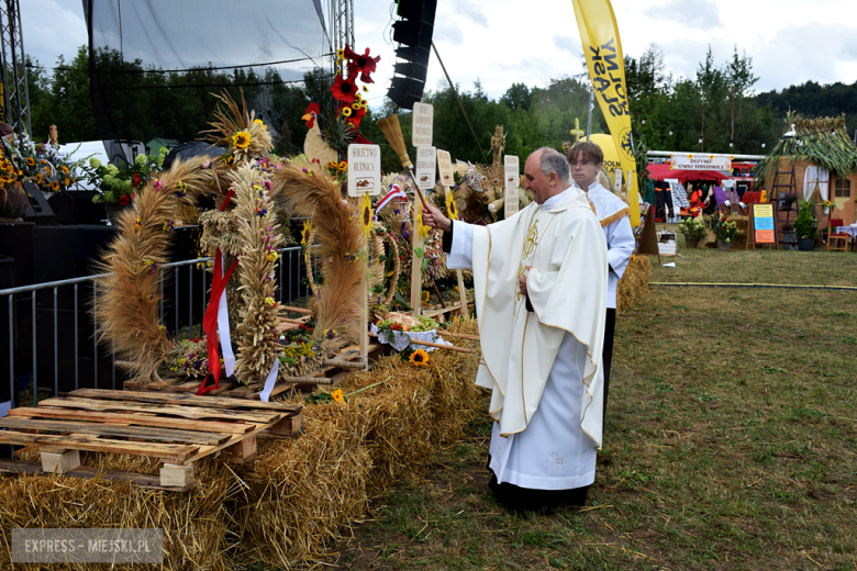 Dożynki gminne w Srebrnej Górze. Były obrzędy dożynkowe, wyścigi traktorów i Miły Pan