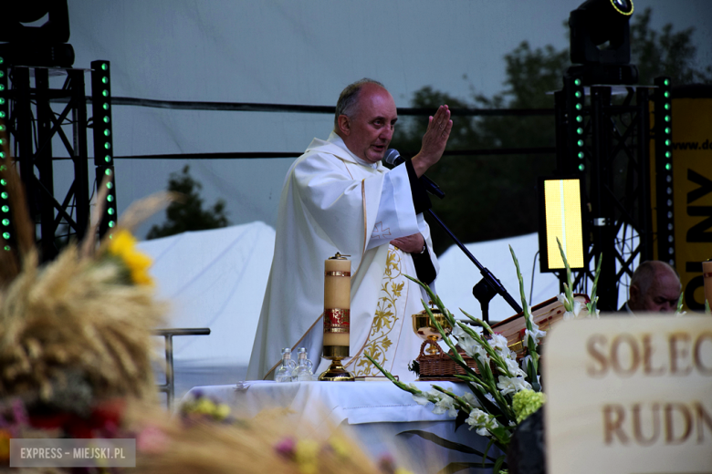 Dożynki gminne w Srebrnej Górze. Były obrzędy dożynkowe, wyścigi traktorów i Miły Pan