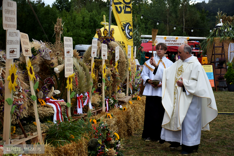 Dożynki gminne w Srebrnej Górze. Były obrzędy dożynkowe, wyścigi traktorów i Miły Pan