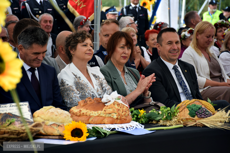 Dożynki gminne w Srebrnej Górze. Były obrzędy dożynkowe, wyścigi traktorów i Miły Pan