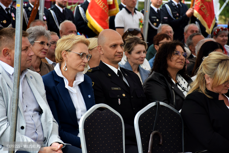 Dożynki gminne w Srebrnej Górze. Były obrzędy dożynkowe, wyścigi traktorów i Miły Pan