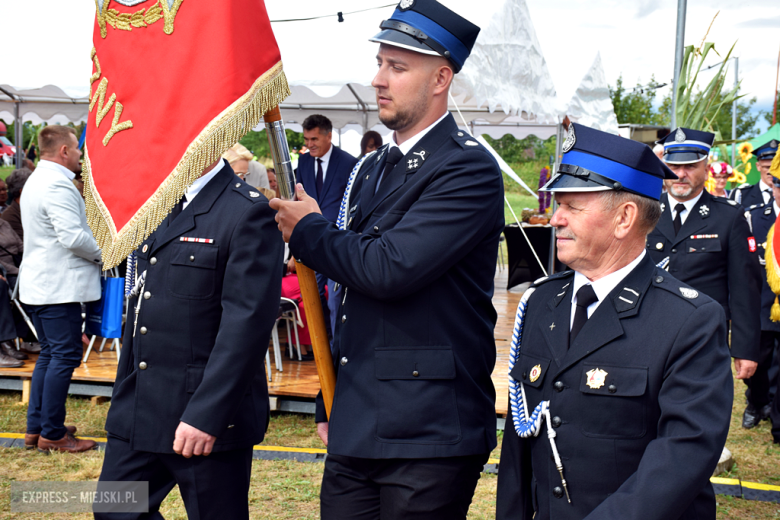 Dożynki gminne w Srebrnej Górze. Były obrzędy dożynkowe, wyścigi traktorów i Miły Pan