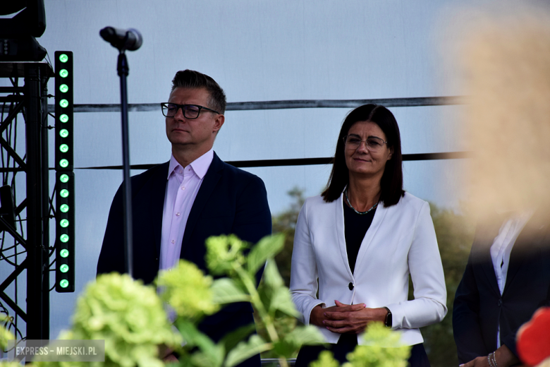 Dożynki gminne w Srebrnej Górze. Były obrzędy dożynkowe, wyścigi traktorów i Miły Pan