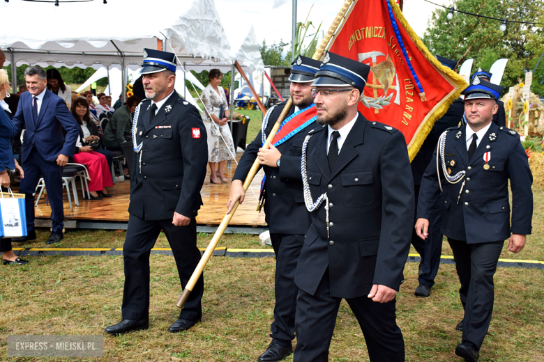 Dożynki gminne w Srebrnej Górze. Były obrzędy dożynkowe, wyścigi traktorów i Miły Pan