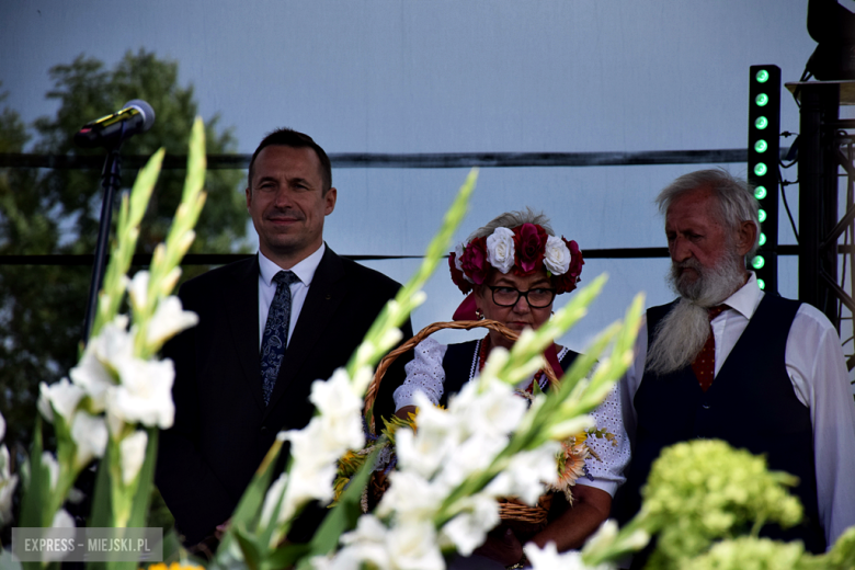 Dożynki gminne w Srebrnej Górze. Były obrzędy dożynkowe, wyścigi traktorów i Miły Pan