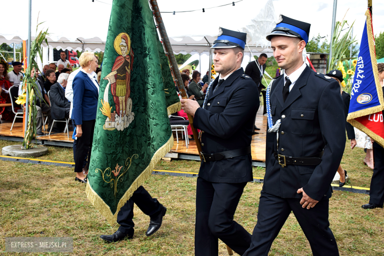Dożynki gminne w Srebrnej Górze. Były obrzędy dożynkowe, wyścigi traktorów i Miły Pan