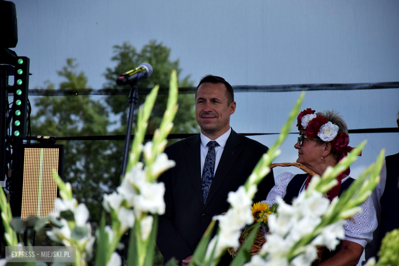 Dożynki gminne w Srebrnej Górze. Były obrzędy dożynkowe, wyścigi traktorów i Miły Pan