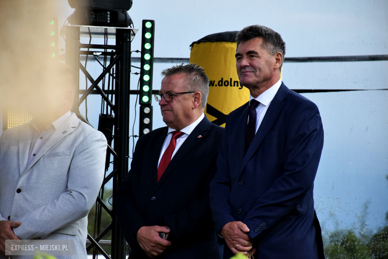 Dożynki gminne w Srebrnej Górze. Były obrzędy dożynkowe, wyścigi traktorów i Miły Pan