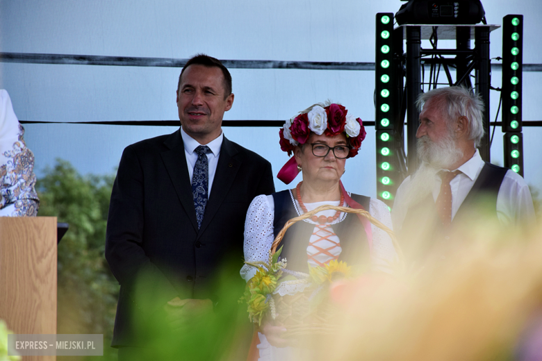 Dożynki gminne w Srebrnej Górze. Były obrzędy dożynkowe, wyścigi traktorów i Miły Pan