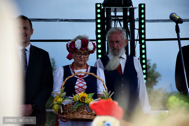 Dożynki gminne w Srebrnej Górze. Były obrzędy dożynkowe, wyścigi traktorów i Miły Pan