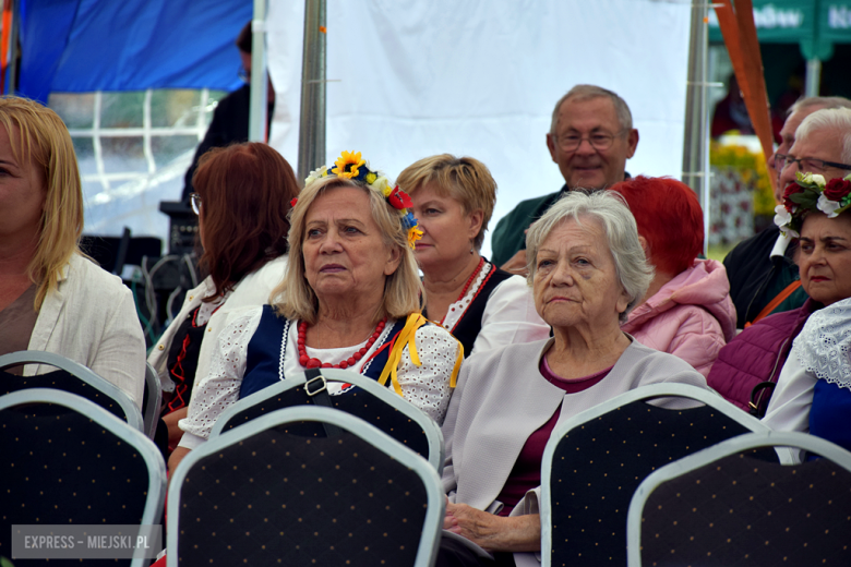 Dożynki gminne w Srebrnej Górze. Były obrzędy dożynkowe, wyścigi traktorów i Miły Pan