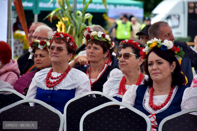 Dożynki gminne w Srebrnej Górze. Były obrzędy dożynkowe, wyścigi traktorów i Miły Pan