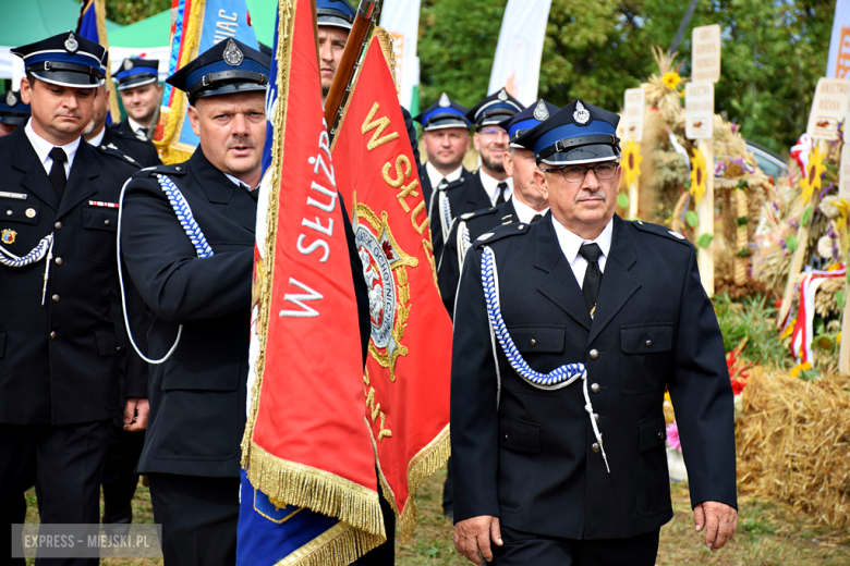 Dożynki gminne w Srebrnej Górze. Były obrzędy dożynkowe, wyścigi traktorów i Miły Pan