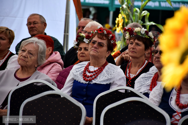 Dożynki gminne w Srebrnej Górze. Były obrzędy dożynkowe, wyścigi traktorów i Miły Pan