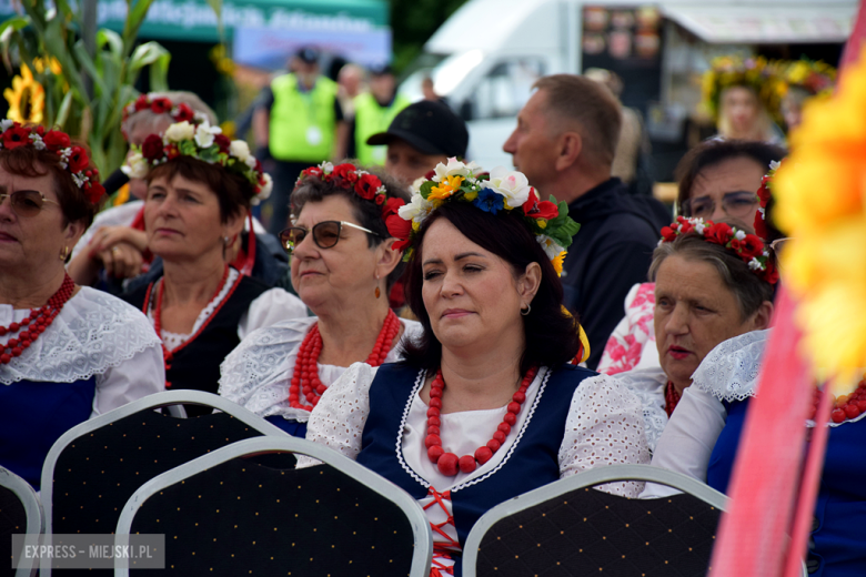 Dożynki gminne w Srebrnej Górze. Były obrzędy dożynkowe, wyścigi traktorów i Miły Pan