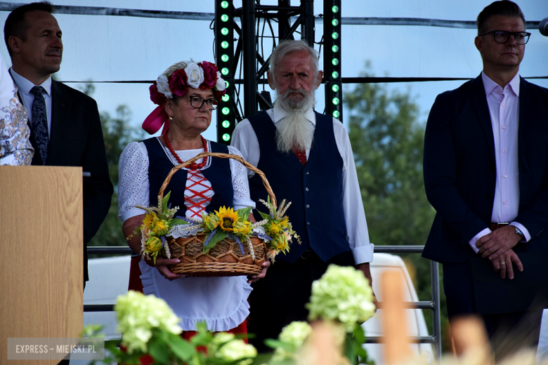 Dożynki gminne w Srebrnej Górze. Były obrzędy dożynkowe, wyścigi traktorów i Miły Pan