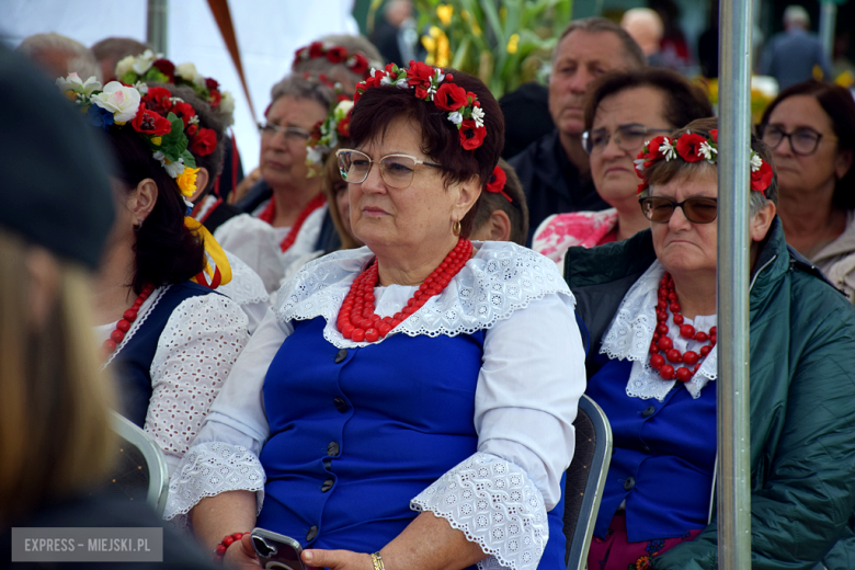 Dożynki gminne w Srebrnej Górze. Były obrzędy dożynkowe, wyścigi traktorów i Miły Pan