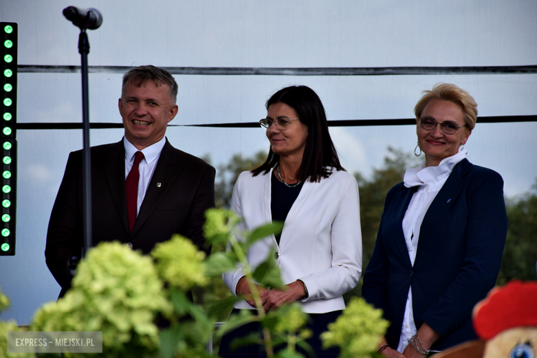 Dożynki gminne w Srebrnej Górze. Były obrzędy dożynkowe, wyścigi traktorów i Miły Pan