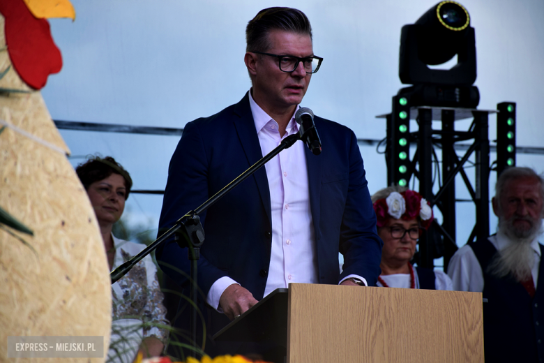 Dożynki gminne w Srebrnej Górze. Były obrzędy dożynkowe, wyścigi traktorów i Miły Pan