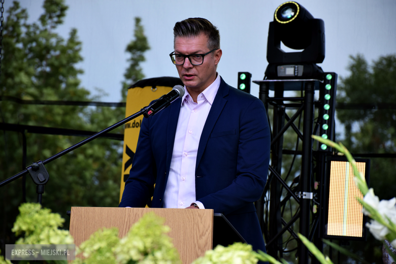 Dożynki gminne w Srebrnej Górze. Były obrzędy dożynkowe, wyścigi traktorów i Miły Pan