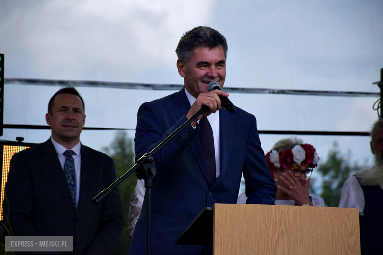 Dożynki gminne w Srebrnej Górze. Były obrzędy dożynkowe, wyścigi traktorów i Miły Pan
