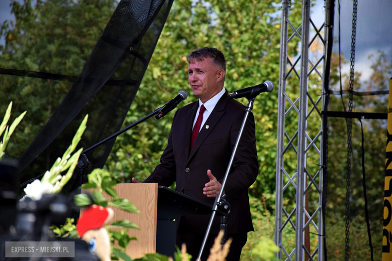 Dożynki gminne w Srebrnej Górze. Były obrzędy dożynkowe, wyścigi traktorów i Miły Pan