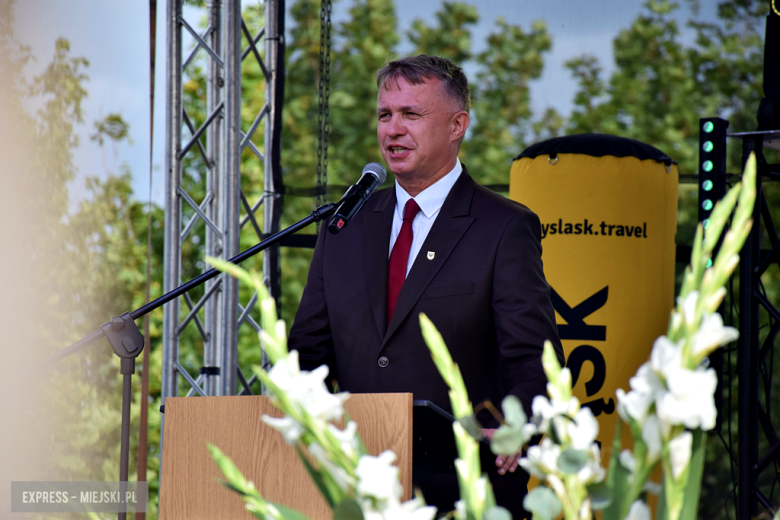 Dożynki gminne w Srebrnej Górze. Były obrzędy dożynkowe, wyścigi traktorów i Miły Pan