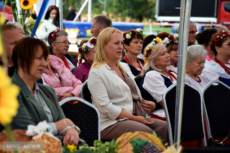 Dożynki gminne w Srebrnej Górze. Były obrzędy dożynkowe, wyścigi traktorów i Miły Pan