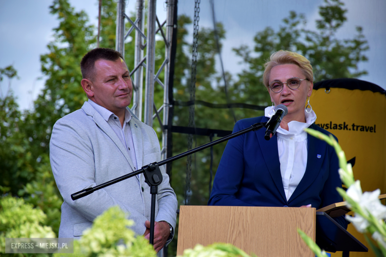 Dożynki gminne w Srebrnej Górze. Były obrzędy dożynkowe, wyścigi traktorów i Miły Pan