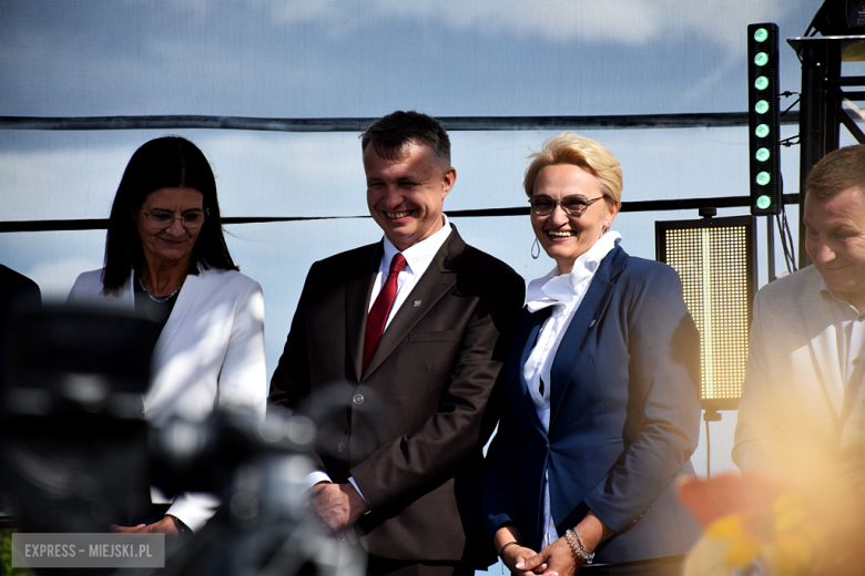 Dożynki gminne w Srebrnej Górze. Były obrzędy dożynkowe, wyścigi traktorów i Miły Pan