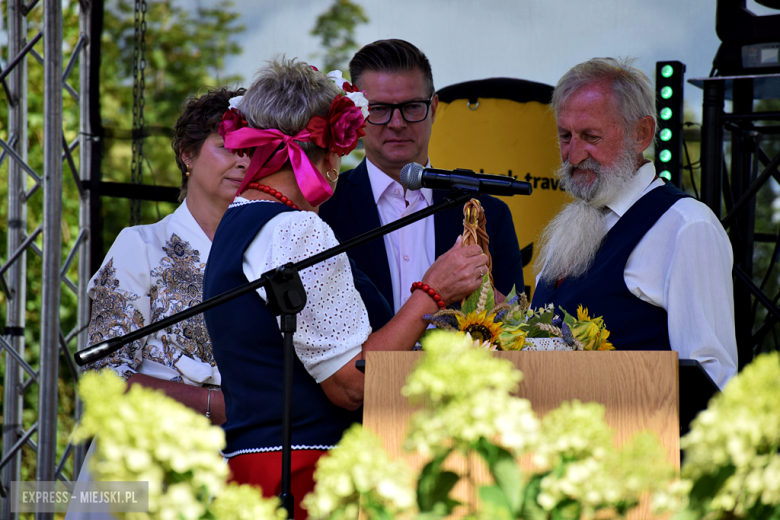 Dożynki gminne w Srebrnej Górze. Były obrzędy dożynkowe, wyścigi traktorów i Miły Pan