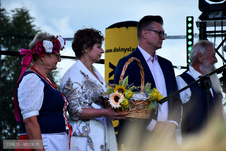 Dożynki gminne w Srebrnej Górze. Były obrzędy dożynkowe, wyścigi traktorów i Miły Pan