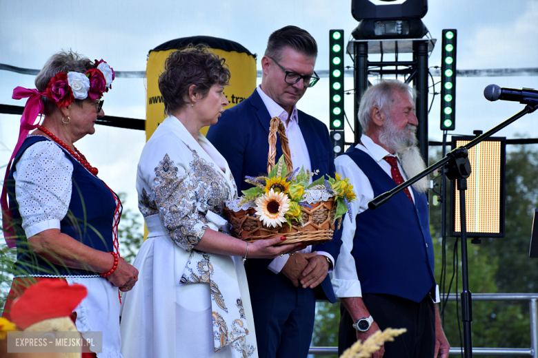 Dożynki gminne w Srebrnej Górze. Były obrzędy dożynkowe, wyścigi traktorów i Miły Pan