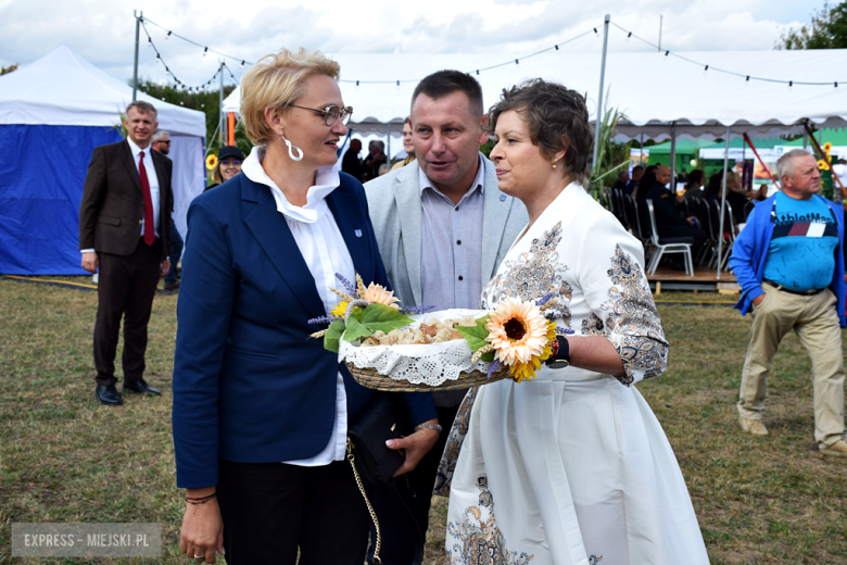 Dożynki gminne w Srebrnej Górze. Były obrzędy dożynkowe, wyścigi traktorów i Miły Pan