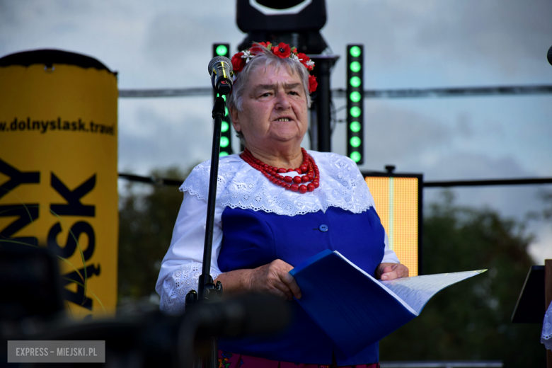 Dożynki gminne w Srebrnej Górze. Były obrzędy dożynkowe, wyścigi traktorów i Miły Pan