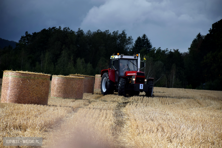 Dożynki gminne w Srebrnej Górze. Były obrzędy dożynkowe, wyścigi traktorów i Miły Pan
