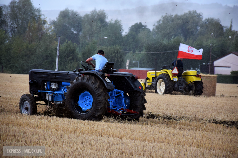 Dożynki gminne w Srebrnej Górze. Były obrzędy dożynkowe, wyścigi traktorów i Miły Pan
