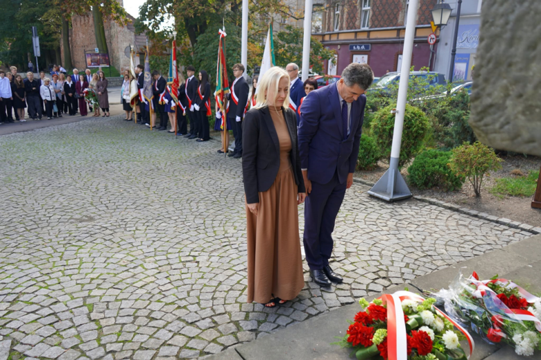W Ząbkowicach Śląskich upamiętniono 87. rocznicę agresji sowieckiej na Polskę