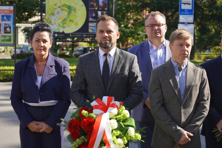 W Ząbkowicach Śląskich upamiętniono 87. rocznicę agresji sowieckiej na Polskę