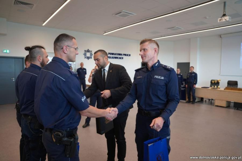 Policjant z ząbkowickiej komendy ponownie najlepszym dzielnicowym na Dolnym Śląsku
