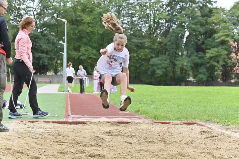 Na Stadionie Miejskim w Ziębicach odbył się III Miting Lekkoatletyczny „Witaj Szkoło”. Uczniowie ryw