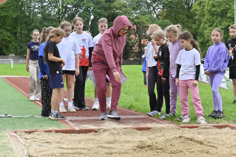 Na Stadionie Miejskim w Ziębicach odbył się III Miting Lekkoatletyczny „Witaj Szkoło”. Uczniowie ryw