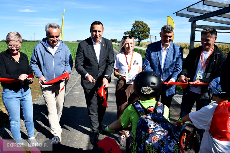 Nowa ścieżka rowerowa otwarta. Ponad 150 osób na trasie 26. Powiatowego Rajdu Rowerowego