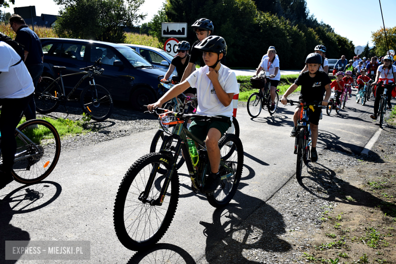 Nowa ścieżka rowerowa otwarta. Ponad 150 osób na trasie 26. Powiatowego Rajdu Rowerowego