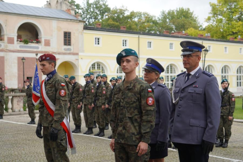 Kadeci z Henrykowa złożyli ślubowanie. Wyróżniono także nauczycieli