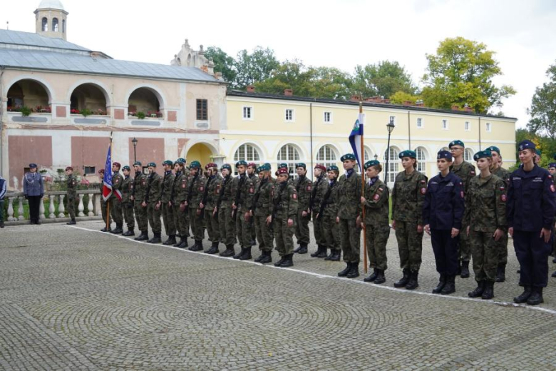 Kadeci z Henrykowa złożyli ślubowanie. Wyróżniono także nauczycieli