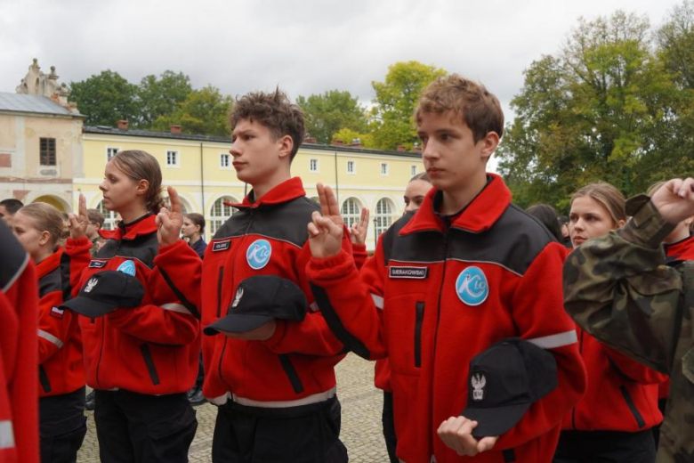 Kadeci z Henrykowa złożyli ślubowanie. Wyróżniono także nauczycieli