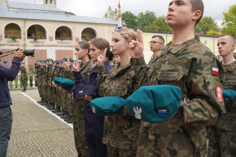 Kadeci z Henrykowa złożyli ślubowanie. Wyróżniono także nauczycieli